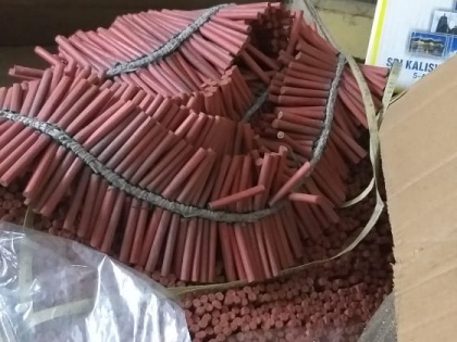 Delhi: 625 kgs of firecrackers were seized by Police from a shop in Sadar Bazar | दिवाली से पहले दुकानों में दिल्ली पुलिस की दबिश, सदर बाजार से जब्त किए 625 किलो पटाखे