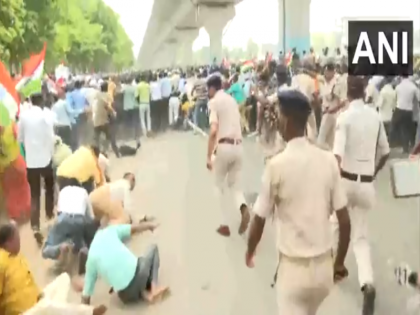 Patna Police lathi-charged farmer advisors who came to lay siege to Bihar Assembly 4-5 people arrested | पटनाः बिहार विधानसभा का घेराव करने पहुंचे किसान सलाहकारों पर पुलिस ने किया लाठीचार्ज, 4-5 लोग गिरफ्तार Patna Police lathi-charged farmer advisors who came to lay siege to Bihar Assembly 4-5 people arrested | पटनाः बिहार विधानसभा का घेराव करने पहुंचे किसान सलाहकारों पर पुलिस ने किया लाठीचार्ज, 4-5 लोग गिरफ्तार