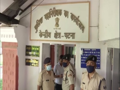 Patna Police raided hostels arrested students LLB MBA arms smugglers bihar crime news | पटना: पुलिस ने बड़े स्तर पर हॉस्टलों में छापेमारी कर LLB और MBA वाले हथियार तस्कर छात्रों को किया है गिरफ्तार, जानें पूरा मामला