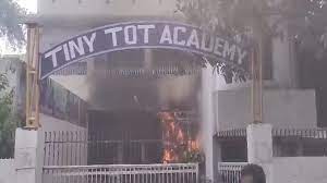 Patna School Body 4 years old child Angry Mob Torches Patna School After Student’s Body Found see video | Patna School Body: निजी स्कूल परिसर से चार वर्षीय छात्र का शव बरामद, आक्रोशित भीड़ ने स्कूल में आग लगाई, सीसीटीवी फुटेज जांच जारी, 3 हिरासत में, देखें वीडियो