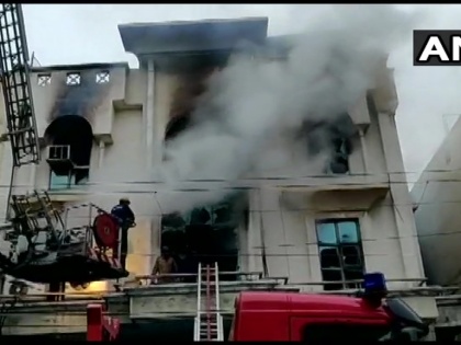 Delhi Patparganj Printing press fire News Updates in Hindi one killed and 35 fire tender in spot | दिल्लीः पटपड़गंज इलाके में स्थित प्रिटिंग प्रेस में लगी भीषण आग, एक व्यक्ति की मौत, मौके पर दमकल की 35 गाड़ियां 