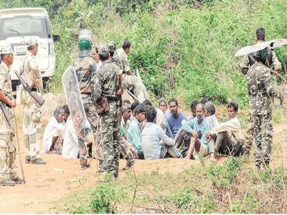 Patthalgarhi supporters and three cops still missing | झारखंडः पत्थलगड़ी विवाद के बाद उत्पन्न हुआ तनाव, पुलिस के डर से गांव खाली कर भागे ग्रामीण 