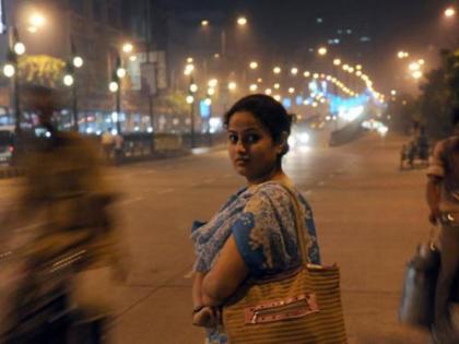 women safety if you leave the office late night keep these things in mind | महिला सुरक्षा: देर रात ऑफिस से निकलने वाली महिलाएं इन 5 बातों का रखें ध्यान, ईयरफोन का ऐसे करें इस्तेमाल women safety if you leave the office late night keep these things in mind | महिला सुरक्षा: देर रात ऑफिस से निकलने वाली महिलाएं इन 5 बातों का रखें ध्यान, ईयरफोन का ऐसे करें इस्तेमाल