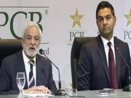 Pakistan Cricket Board tells 240 players officials to pay for COVID-19 test | पाकिस्तान क्रिकेट बोर्ड के पास कोरोना टेस्ट के लिए पैसे नहीं, खिलाड़ियों से कहा- खुद ही कराओ अपनी जांच