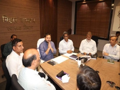 personal advisor attended government meeting with Tejashwi Yadav BJP questions Nitish | तेजस्वी यादव के साथ सरकारी बैठक में शामिल हुए उनके निजी सलाहकार, भाजपा ने नीतीश से पूछे सवाल