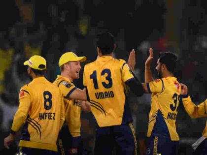 PSL 2018: Peshawar Zalmi beat Quetta Gladiators by 1 run in Eliminator 1 | PSL 2018: क्वैटा को पेशावर से मिली 1 रन से हार, आखिरी ओवर में क्वैटा के लिए डासन के 23 रन बेकार