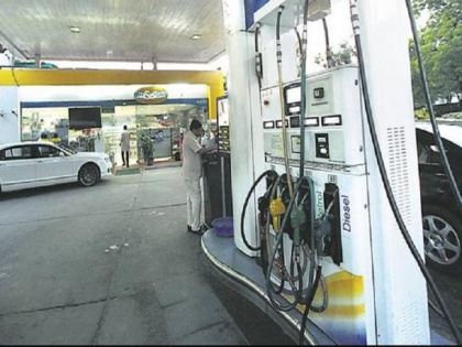 petrol diesel price 15 october 2019 today petrol diesel fuel price in delhi mumbai other cities | Petrol-Diesel Price: पेट्रोल और डीजल की कीमत में लगातार दूसरे दिन कोई बदलाव नहीं, जानें 15 अक्टूबर को आपके शहर का रेट