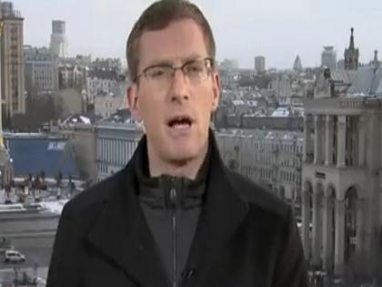 Philip Crowther tv reporter covering Ukriane switches between six languages video goes viral | यूक्रेन मामले को कवर कर रहे पत्रकार को टीवी पर छह भाषाओं में बोलते देख दर्शक हैरान! 59 सेकेंड का वीडियो हुआ वायरल