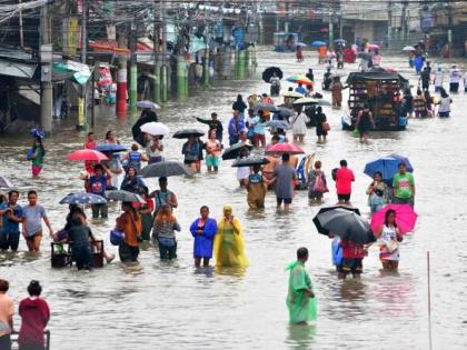 Philippine floods and landslides 25 people killed due 165 kmph winds, floods, uprooted trees, landslides and electrocution see watch video | फिलीपीन बाढ़-भूस्खलनः 165 किमी प्रति घंटे की रफ्तार से हवा, बाढ़ आने, पेड़ उखड़ने, भूस्खलन और करंट लगने से 25 लोगों की मौत Philippine floods and landslides 25 people killed due 165 kmph winds, floods, uprooted trees, landslides and electrocution see watch video | फिलीपीन बाढ़-भूस्खलनः 165 किमी प्रति घंटे की रफ्तार से हवा, बाढ़ आने, पेड़ उखड़ने, भूस्खलन और करंट लगने से 25 लोगों की मौत