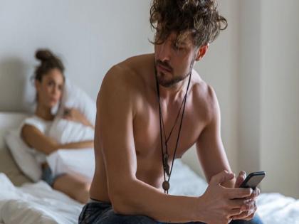 5 things your partner might be thinking if they check your phone | आपका पार्टनर भी करता है बार-बार आपका फोन चेक, संभल जाएं! कही उसके दिमाग में तो नहीं चल रही ये 5 बातें