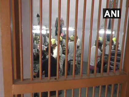 Photos of prisoners from rajasthan Ajmer high security jail went viral jail superintendent lodged case with police | राजस्थान: अजमेर की हाई सिक्योरिटी जेल से कैदियों की फोटो हुई वायरल, जेल अधीक्षक ने पुलिस में दर्ज कराया मामला
