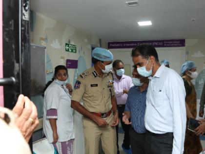 Pushpa 2 Stampede Case 8 year old child Sritej brain dead Hyderabad Police Commissioner reaches hospital | 'Pushpa 2' Stampede Case: थिएटर में भगदड़ का शिकार 8 साल के बच्चे का हुआ 'ब्रेन डेड', हैदराबाद पुलिस कमिश्नर पहुंचे अस्पताल Pushpa 2 Stampede Case 8 year old child Sritej brain dead Hyderabad Police Commissioner reaches hospital | 'Pushpa 2' Stampede Case: थिएटर में भगदड़ का शिकार 8 साल के बच्चे का हुआ 'ब्रेन डेड', हैदराबाद पुलिस कमिश्नर पहुंचे अस्पताल