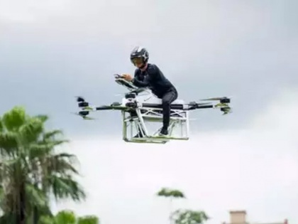 genius creates flying motorcycle in china that can fly 30 feet above | उड़ने वाली ये बाइक 30 फीट ऊपर तक भरती है उड़ान, वीडियो देख आप भी खोजेंगे उड़ाने का मौका