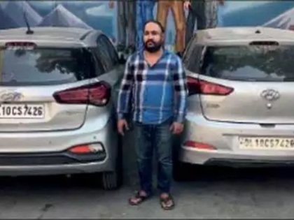 delhi pcr staff caught two cars of the same number | PCR स्टाफ ने एक ही नंबर प्लेट वाली दो कारें पकड़ी, आरोपी ने किया रिश्वत देने का प्रयास