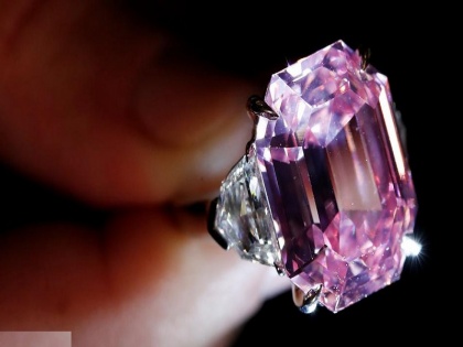 Rare Pink Legacy Diamond is sold by Christie's in an auction at a Record Per-Carat Price | इस गुलाबी हीरे की कीमत सुनकर रह जायेंगे अवाक, बिका रिकॉर्ड दाम में