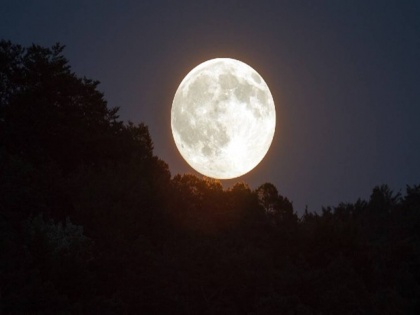 Super Pink Moon 2020: Know when and how you can see Super Pink Moon in India, the moon will be closest to the Earth | Super Pink Moon 2020: जानें भारत में कब और कैसे देख सकते हैं सुपर पिंक मून, धरती के सबसे नजदीक होगा चांद