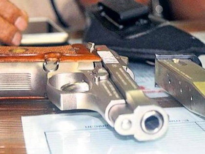 Bihar patna crime news Munger Police's big success arms dealer arrest three pistols six magazines recovered | बिहार में मुंगेर पुलिस को बड़ी सफलता, हथियारों का सौदागर अरेस्ट, तीन पिस्टल, छह मैगजीन बरामद, कई बार जा चुका है जेल