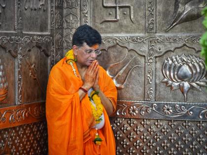 Railways Minister Piyush Goyal: An overnight train under IRCTC joining Mahakal in Ujjain and Kashi Vishwanath in Varanasi will soon be launched | वाराणसी और उज्जैन के लिए जल्द लॉन्च होगी नई ट्रेन, महाकाल दर्शन के बाद रेलमंत्री ने की घोषणा Railways Minister Piyush Goyal: An overnight train under IRCTC joining Mahakal in Ujjain and Kashi Vishwanath in Varanasi will soon be launched | वाराणसी और उज्जैन के लिए जल्द लॉन्च होगी नई ट्रेन, महाकाल दर्शन के बाद रेलमंत्री ने की घोषणा