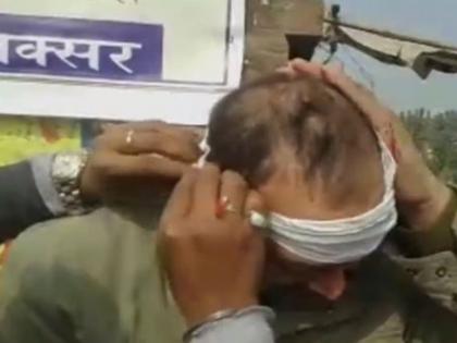 bihar cm nitish kumars convoy attacked in buxar | नीतीश के अलावा इन नेताओं के काफिले पर कभी हुआ हमला कभी फेंका गया जूता