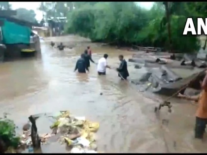 Madhya Pradesh Sheopur district collector Rakesh Srivastava, and Superintendent of Police, Sampat Upadhyay have been transferred until further orders. | मध्य प्रदेश बाढ़: आपदा प्रबंधन में लापरवाही बरतने पर श्योपुर कलेक्टर और एसपी पर गिरी गाज, सरकार ने किया ट्रांसफर