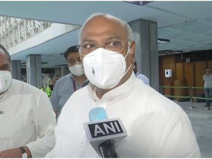 All parties have taken the same view: Congress leader Mallikarjun Kharge on all-party briefing by EAM S Jaishankar on Afghanistan | अफगानिस्तान मुद्दे पर मल्लिकार्जुन खड़गे ने कहा- यह पूरे देश की समस्या है, हमें लोगों और राष्ट्र के हितों के लिए साथ मिलकर काम करना होगा