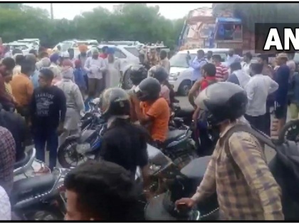 Haryana: Farmers block Panchkula-Shimla Highway near Chandimandir Toll Plaza in Panchkula to protest the lathi charge in Karnal | करनाल में किसानों पर बरसीं लाठियां तो विरोध में हरियाणा के कई इलाकों में चक्काजाम, बंद हुआ पंचकुला-शिमला हाईवे