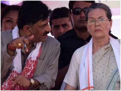 Sonia Gandhi arrives at Tihar Jail to meet Congress leader DK Shivakumar | कांग्रेस नेता डीके शिवकुमार से मिलने तिहाड़ जेल पहुंचीं सोनिया गांधी