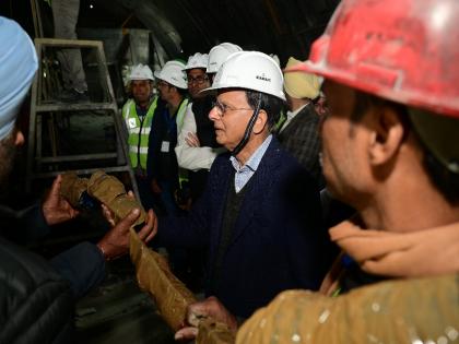 Uttarakhand tunnel collapse PM Modi's principal secretary visits rescue site, interacts with trapped workers | Uttarakhand tunnel collapse: पीएम मोदी के प्रधान सचिव ने बचाव स्थल का दौरा किया, फंसे हुए श्रमिकों से की बात