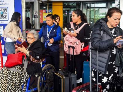 IndiGo Crisis Government introduces caps airfares amid IndiGo flight disruptions Airlines strictly fare caps limits remain till situation normalises Govt Over 1,000 Flights Cancelled on Friday | IndiGo Crisis: हवाई किराए मनमानी पर सख्ती, केंद्र सरकार का एक्शन, सभी रूट पर कैप?