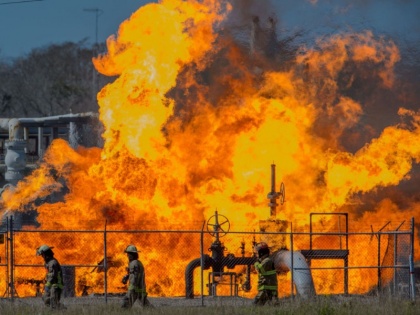 20 killed, 54 injured in fire in Mexico fuel pipeline | मेक्सिको: रिसाव हो रहे तेल को चुराने के लिए इकठ्ठे हुए थे लोग, लगी भीषण आग, 20 लोगों की मौत
