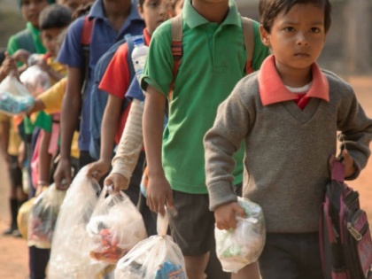 Guwahati assam School Leads By Example, Accepts Plastic Waste As School Fees | अनोखा स्कूल जहां फीस के लिए पैसे नहीं बल्कि बच्चे देते हैं प्लास्टिक का कचरा