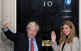 Prime Minister United Kingdom Boris Johnson and his fiancee Carrie Symonds blessed with a baby boy | कोरोना वायरस को दी मातः ब्रिटेन के प्रधानमंत्री बोरिस जॉनसन के घर गूंजी किलकारी, मंगेतर ने बेटे को जन्म दिया