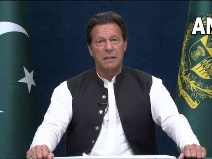 Pakistan PM Imran Khan God gave me everything-fame Pakistan only 5 yrs older than me | पाकिस्तानः मैं कभी किसी के सामने झुकूंगा नहीं, पीएम इमरान खान का राष्ट्र के नाम संबोधन, जानें बड़ी बातें Pakistan PM Imran Khan God gave me everything-fame Pakistan only 5 yrs older than me | पाकिस्तानः मैं कभी किसी के सामने झुकूंगा नहीं, पीएम इमरान खान का राष्ट्र के नाम संबोधन, जानें बड़ी बातें