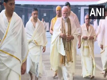 PM Modi is performing rituals like this before the consecration of Ram temple reached Kerala to visit Sri Ramaswamy temple | राम मंदिर प्राण प्रतिष्ठा से पहले प्रधानमंत्री नरेंद्र मोदी इस तरह कर रहे हैं अनुष्ठान, केरल के रामास्वामी मंदिर में किया दर्शन