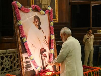 Gandhi Jayanti PM Narendra Modi writes in New York Op-ed why India and World need Gandhi | गांधी जयंती: न्यूयॉर्क टाइम्स में छपा पीएम मोदी का लेख- 'भारत और दुनिया को गांधी की जरूरत क्यों है?'