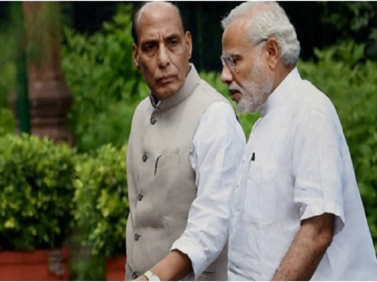 PM Narendra Modi constituted group of ministers under the leadership of Rajnath Singh battle against coronavirus | कोरोना: पीएम मोदी ने राजनाथ सिंह के नेतृत्व में गठित किया मंत्रियों का समूह, पहली बैठक में पलायन रोकने के लिए सख्त निर्देश