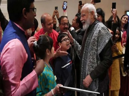 PM Modi Berlin Visit child narrated patriotic song PM Modi Berlin saying O Janmabhoomi India O Karmabhoomi Bharat PM supported pinch | PM Modi Berlin Visit: बर्लिन में पीएम मोदी को बच्चे ने सुनाया देशभक्ति गाना, कहा "हे जन्मभूमि भारत, हे कर्मभूमि भारत", चुटकी बजाकर PM ने भी दिया साथ