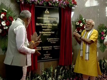 Gujarat pm Modi inaugurates 120 MTPD Powder manufacturing plant at Sabar Dairy in Sabarkantha |  गुजरातः पीएम मोदी ने 305 करोड़ की लागत वाले मिल्क पाउडर निर्माण संयंत्र का उद्घाटन किया, जानें इसकी खासियत