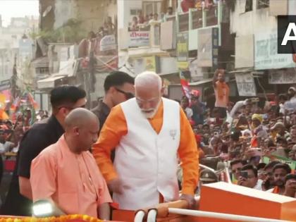 PM Modi Varanasi Roadshow LIVE pm Narendra Modi along with CM Yogi Adiyanath hold roadshow in Varanasi see 10 video watch | PM Modi Varanasi Roadshow: पीएम मोदी और सीएम योगी वाराणसी में कर रहे रोड शो, उमड़े लोग, देखें 10 वीडियो