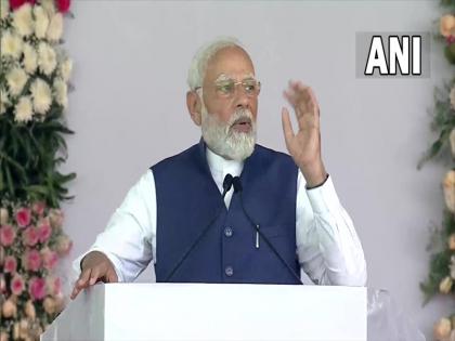 PM Modi in Karnataka Shivamogga said Those who wear hawai chappals should travel in aeroplanes I see it possible | "हवाई चप्पल पहनने वालों को हवाई जहाज में सफर करना चाहिए...ऐसा संभव होता मैं देख रहा हूं", कर्नाटक में बोले पीएम मोदी PM Modi in Karnataka Shivamogga said Those who wear hawai chappals should travel in aeroplanes I see it possible | "हवाई चप्पल पहनने वालों को हवाई जहाज में सफर करना चाहिए...ऐसा संभव होता मैं देख रहा हूं", कर्नाटक में बोले पीएम मोदी