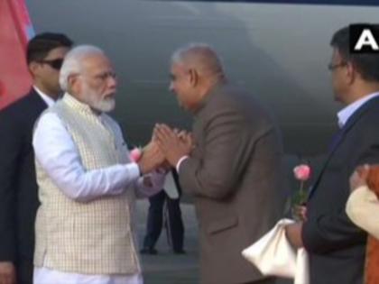 PM Modi arrives on a two-day visit to West Bengal, Congress workers chant 'Go back' slogans | पीएम मोदी दो दिवसीय दौरे पर पहुंचे पश्चिम बंगाल, कांग्रेस कार्यकताओं ने लगाए 'गो बैक' के नारे