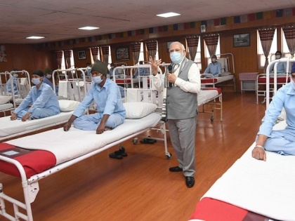 Fact Check: PM Modi's photo with injured soldiers is not of hospital !, Indian army gave this answer on false claims | Fact Check: पीएम मोदी का घायल जवानों के साथ फोटो अस्पताल का नहीं है!, झूठे दावों पर भारतीय सेना ने दिया ये जवाब