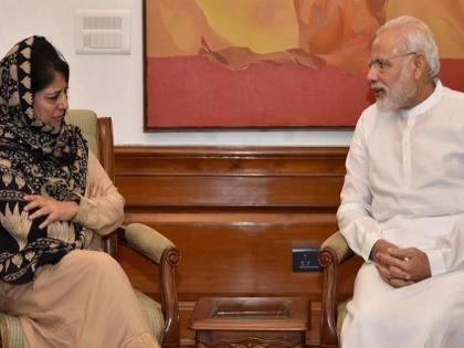 mehbooba Mufti says Narendra Modi Should Accept Imran Khan Friendship offer | पीएम मोदी से महबूबा की अपील: इमरान खान की ''दोस्ती का हाथ'' करें कबूल