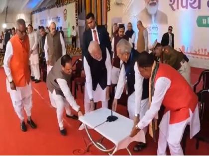 PM Modi Moves Table Himself On Stage During Swearing-In Ceremony Of Chhattisgarh CM; Heart-Warming Video Goes Viral | विष्णु देव साय के शपथ ग्रहण समारोह में मंच पर पीएम मोदी ने खुद खिसकाई मेज, मदद को आए अन्य नेता, वीडियो हुआ वायरल PM Modi Moves Table Himself On Stage During Swearing-In Ceremony Of Chhattisgarh CM; Heart-Warming Video Goes Viral | विष्णु देव साय के शपथ ग्रहण समारोह में मंच पर पीएम मोदी ने खुद खिसकाई मेज, मदद को आए अन्य नेता, वीडियो हुआ वायरल