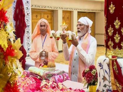PM Narendra Modi performs puja at Guru Ji Maharaj Temple in Anandpur Dham of MP | Watch: पीएम नरेंद्र मोदी ने एमपी के आनंदपुर धाम में गुरु जी महाराज मंदिर में की पूजा