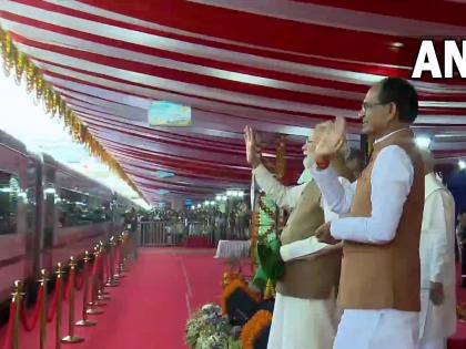 Bhopal-Delhi Vande Bharat Express PM Narendra Modi flags off route timing detail see per person fare list Rani Kamlapati railway station see video | Bhopal-Delhi Vande Bharat Express: पीएम मोदी ने वंदे भारत एक्सप्रेस ट्रेन को हरी झंडी दिखाई, जानें क्या है टाइमिंग, सुविधा और किराया Bhopal-Delhi Vande Bharat Express PM Narendra Modi flags off route timing detail see per person fare list Rani Kamlapati railway station see video | Bhopal-Delhi Vande Bharat Express: पीएम मोदी ने वंदे भारत एक्सप्रेस ट्रेन को हरी झंडी दिखाई, जानें क्या है टाइमिंग, सुविधा और किराया