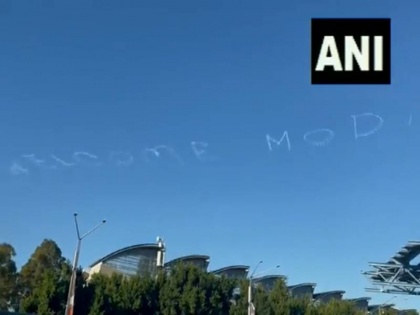 PM Modi welcomed in a unique way in Sydney Welcome Modi written in the sky by plane watch video | WATCH: सिडनी में हुआ अनोखे तरीके से पीएम मोदी का स्वागत, विमान द्वारा आसमान में लिखा गया ‘वेलकम मोदी’, देखें वीडियो