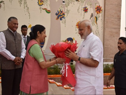 PM Narendra Modi Remembering Sushma Swaraj on her 68 birthday | पीएम मोदी ने सुषमा स्वराज को उनके जन्मदिन पर किया याद, अपने साथ की तस्वीर शेयर कर लिखी ये बात
