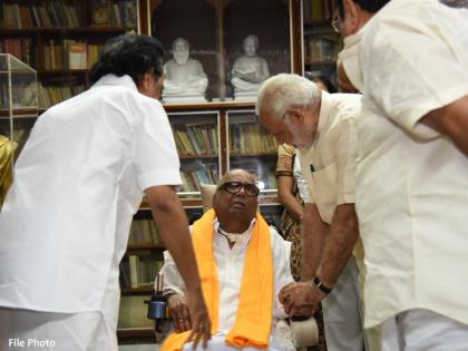 M.karunanidhi passed away: 1924 to 2018 known fact about | तस्वीरों में देखें करुणानिधि के छह दशक का सियासी सफर, 94 साल की पारी का हुआ अंत M.karunanidhi passed away: 1924 to 2018 known fact about | तस्वीरों में देखें करुणानिधि के छह दशक का सियासी सफर, 94 साल की पारी का हुआ अंत