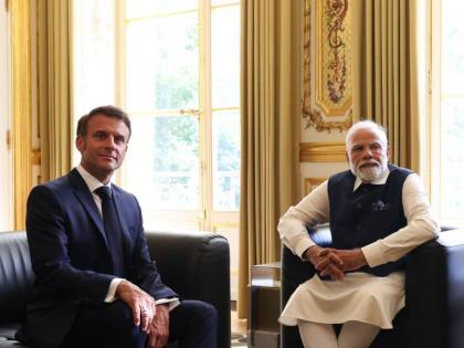 PM Modi gifts for President Emmanuel Macron and French First Lady | फ्रांस यात्रा के दौरान पीएम मोदी ने राष्ट्रपति इमैनुएल मैक्रॉन को दिए खास तोहफे, जानें इनके बारे में
